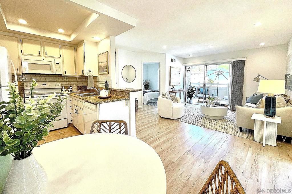 8811 Gilman Dr # H, La Jolla