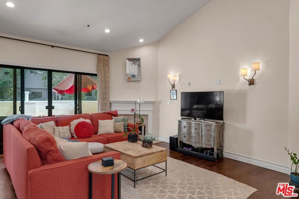 1722 Malcolm Avenue # 304, Los Angeles