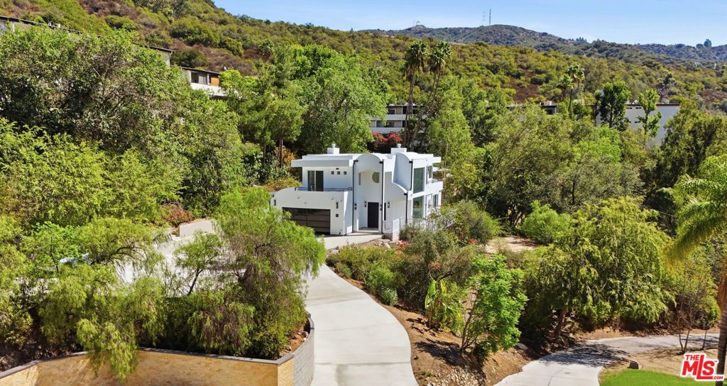 1907 Alpha Road, Glendale