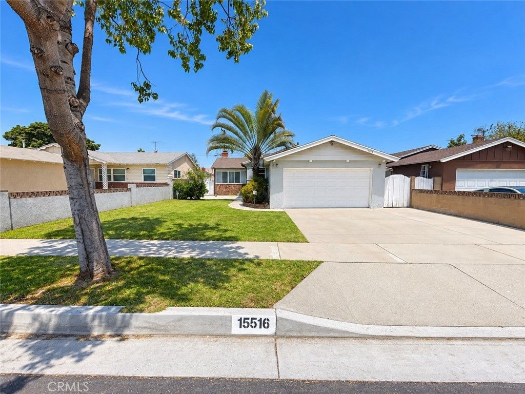 15516 Dartmoor Avenue, Norwalk