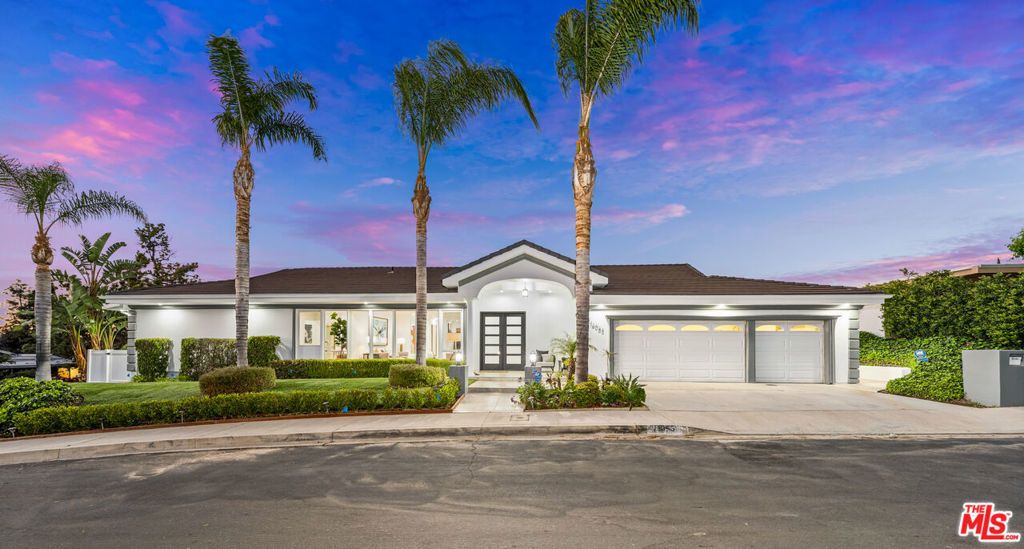16053 Sabana Lane, Encino