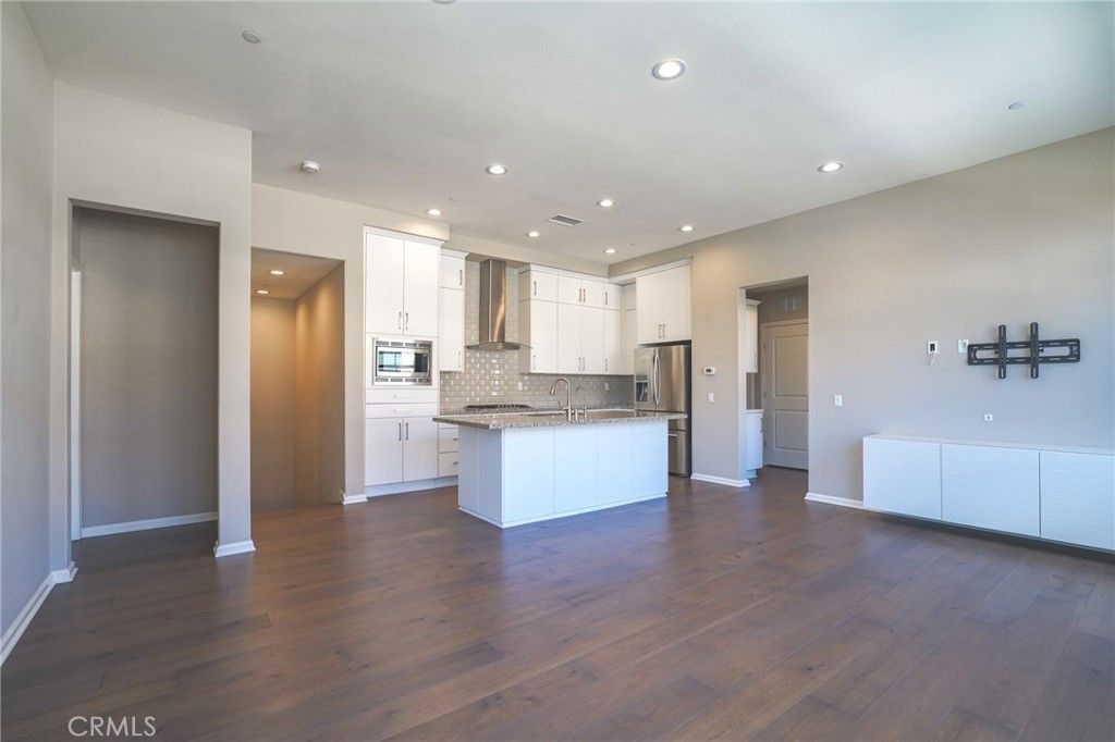 183 Excursion, Irvine