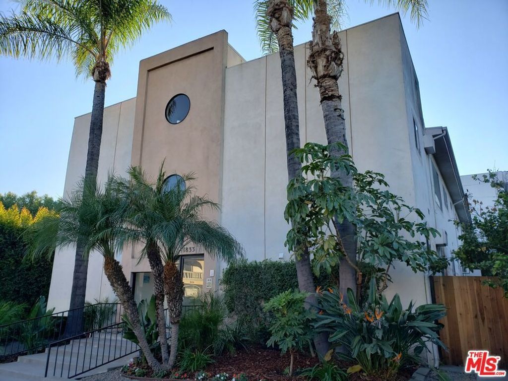 1833 N Edgemont Street, Los Angeles