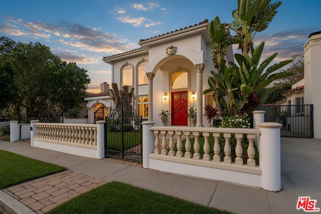 2339 S Holt Avenue, Los Angeles