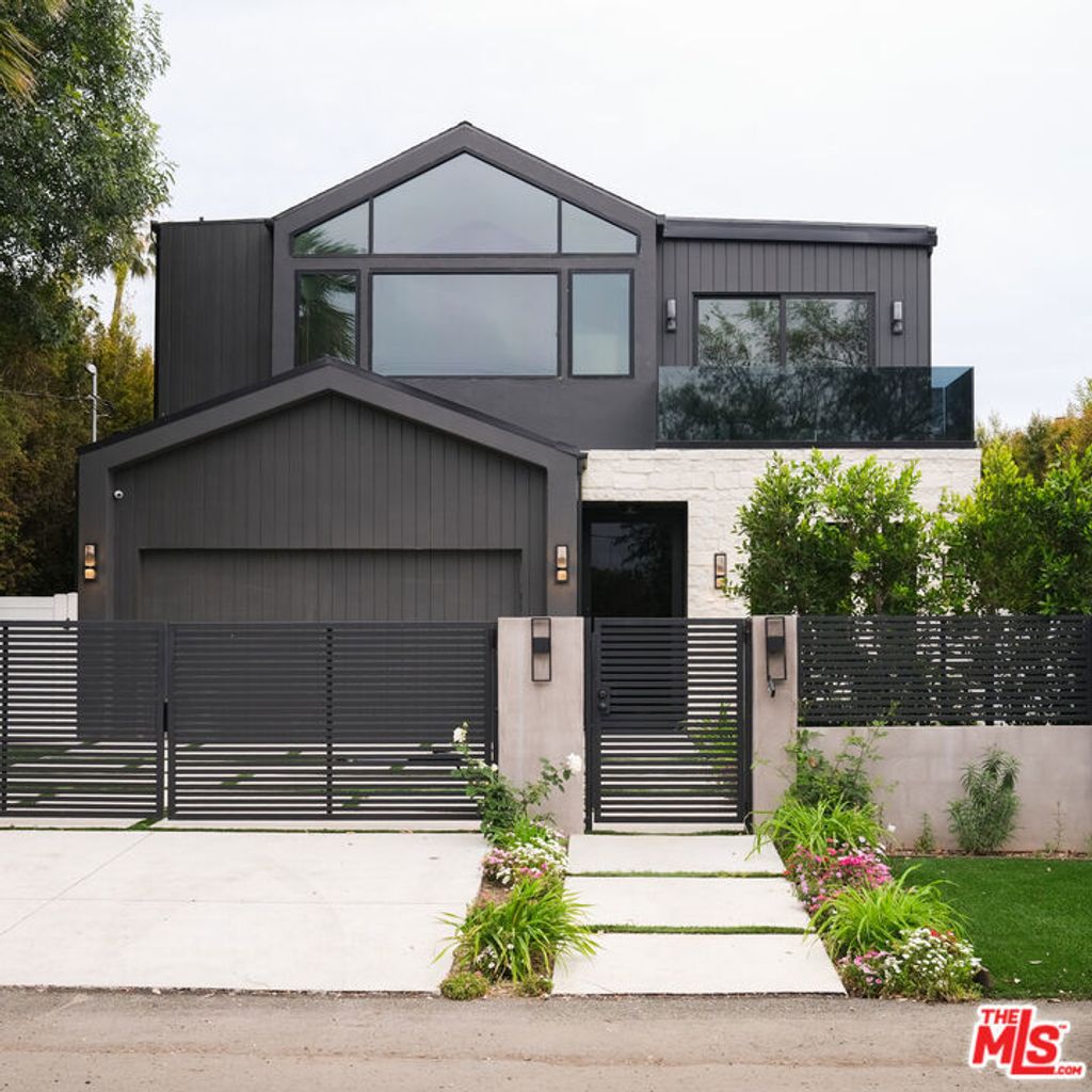 15602 Morrison Street, Sherman Oaks