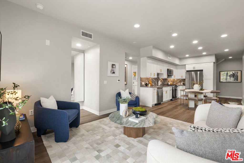 7428 Santa Monica Boulevard # 201, West Hollywood