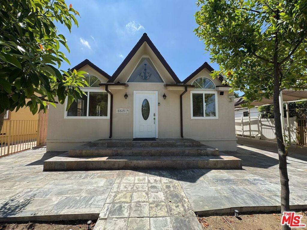 5049 Hesperia Avenue, Encino