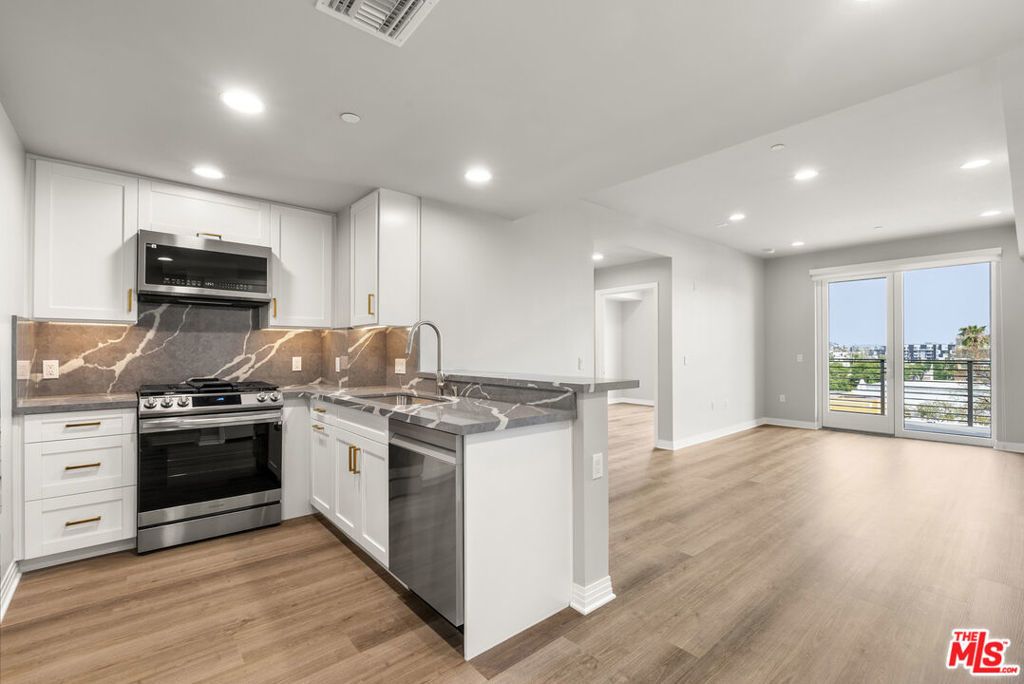 7428 Santa Monica Boulevard # Ph 508, West Hollywood