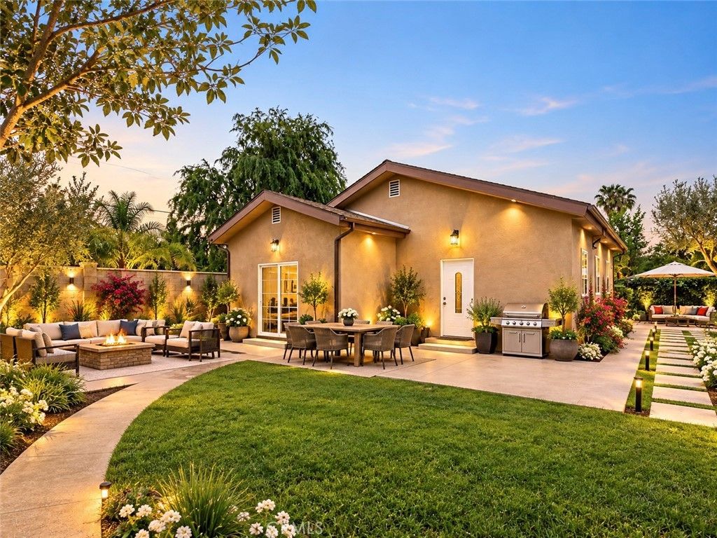 8808 Enfield Avenue, Sherwood Forest