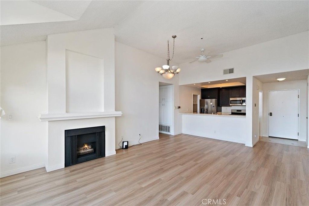 2563 Plaza Del Amo # 407, Torrance