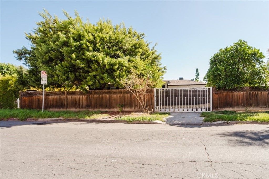 18328 Gresham Street, Northridge