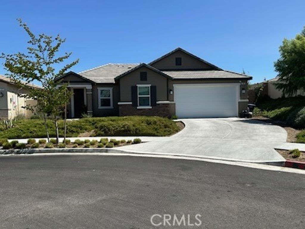 563 Sunshow Court, Hemet