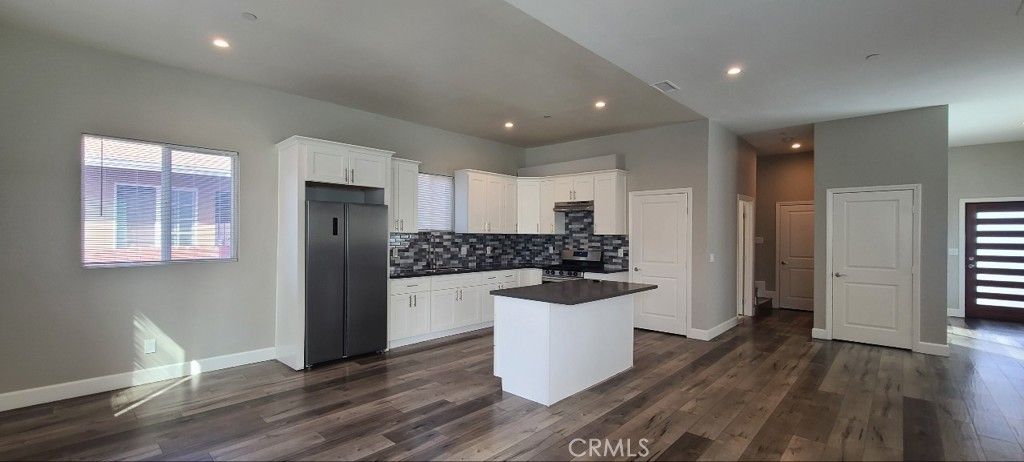 866 E 46th, Los Angeles