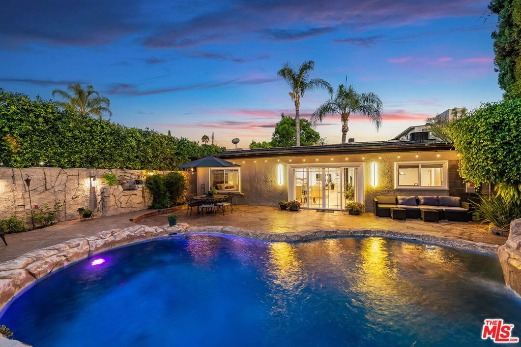 15237 Otsego Street, Los Angeles
