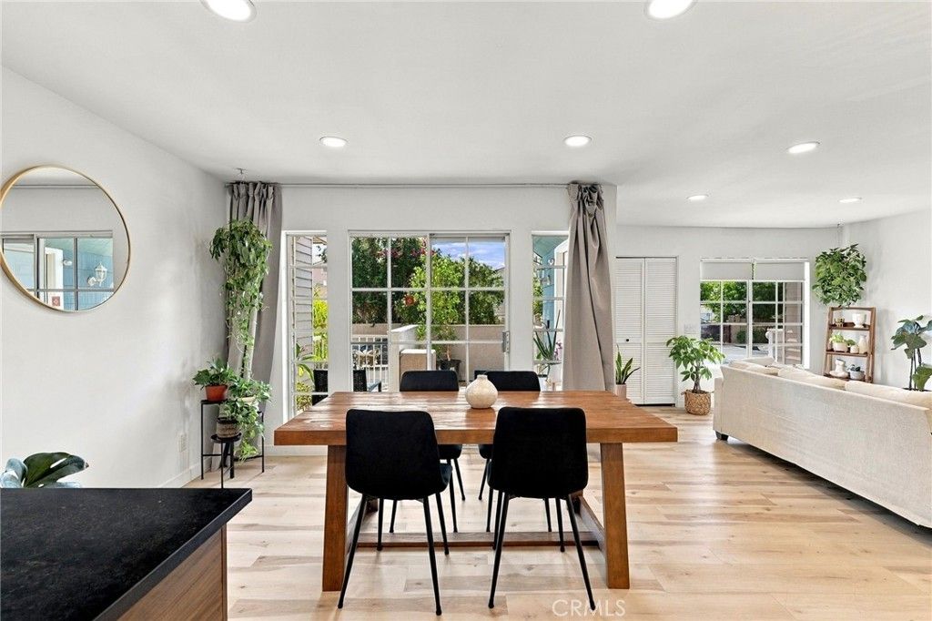 20235 Keswick Street # 2, Winnetka