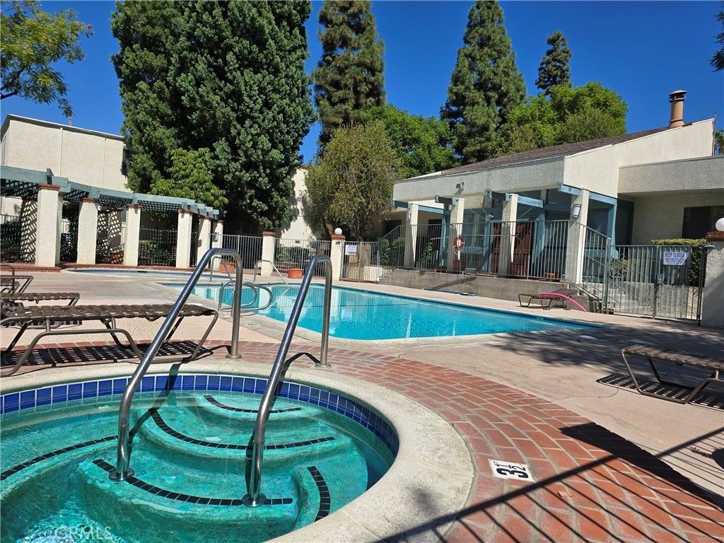 5700 Etiwanda, Tarzana