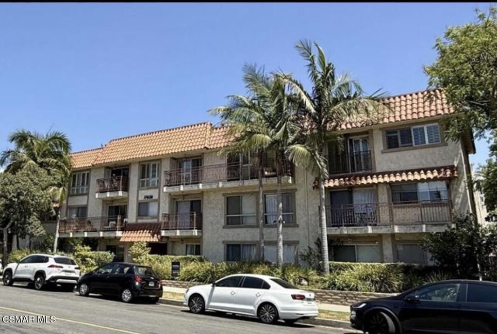 11636 Montana Avenue # 302, Los Angeles