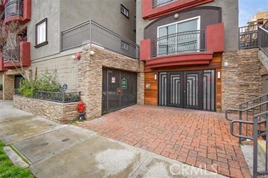 11124 Burbank Boulevard # 310, North Hollywood