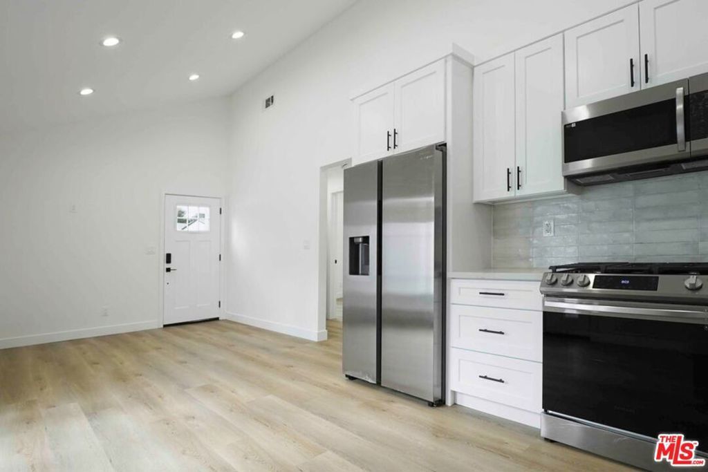 17456 Hatteras, Los Angeles