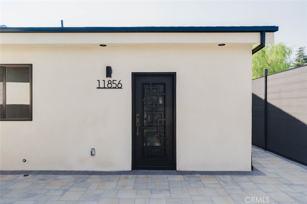 11856 Arminta Street, North Hollywood
