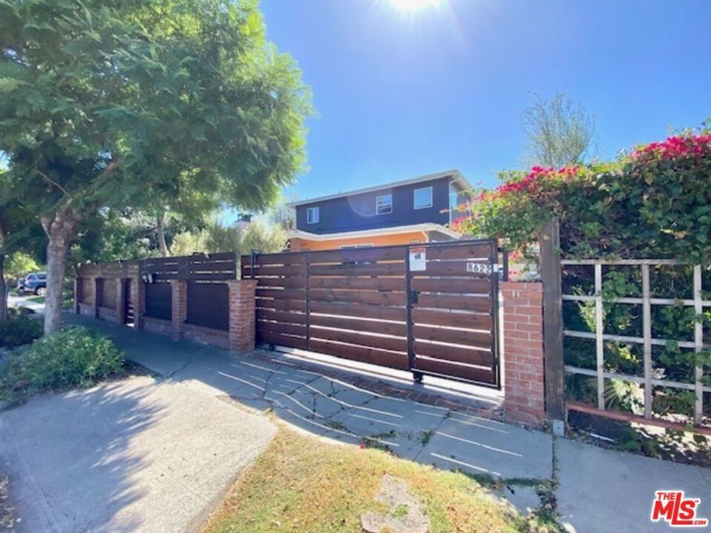 8620 Melvil Street # 1, Los Angeles