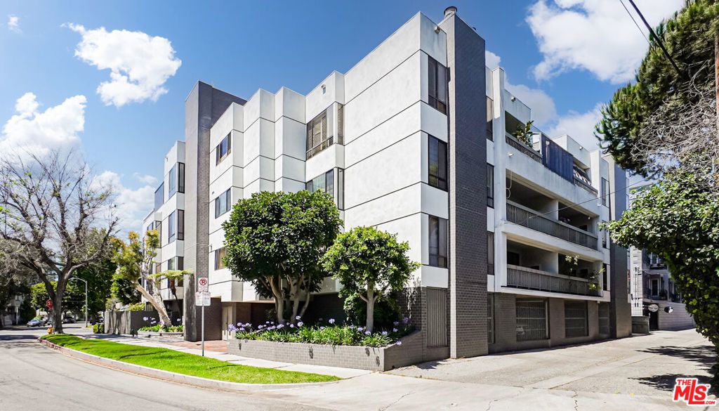 1220 Roxbury Drive # 302, Los Angeles