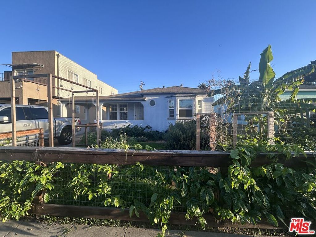 12444 Greene Avenue, Los Angeles