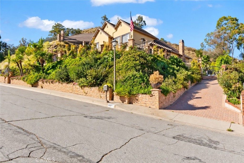 823 Moorside, Glendale