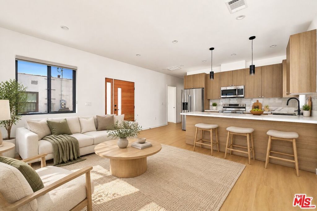 1616 1/2 Hauser Boulevard, Los Angeles