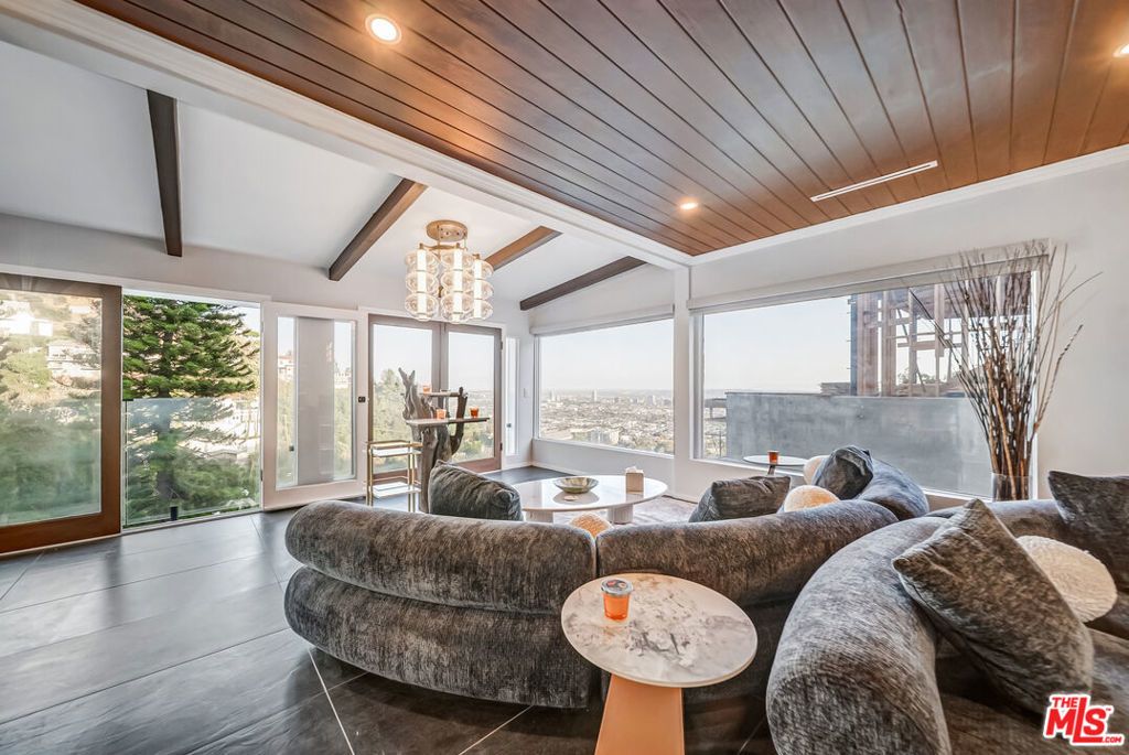 8874 Evanview Drive, Los Angeles