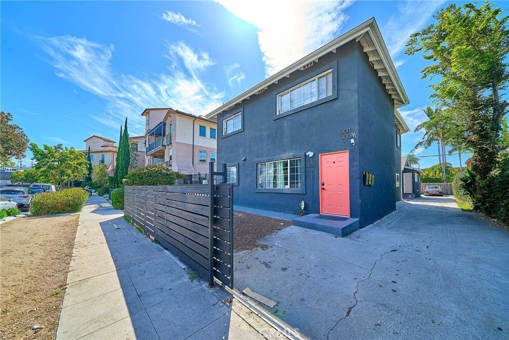 3011 S West View, Los Angeles