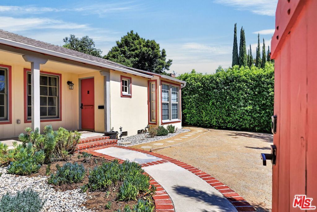 12151 La Maida Street, Valley Village