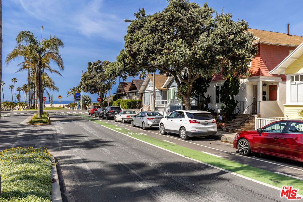 129 Ocean Park Boulevard, Santa Monica