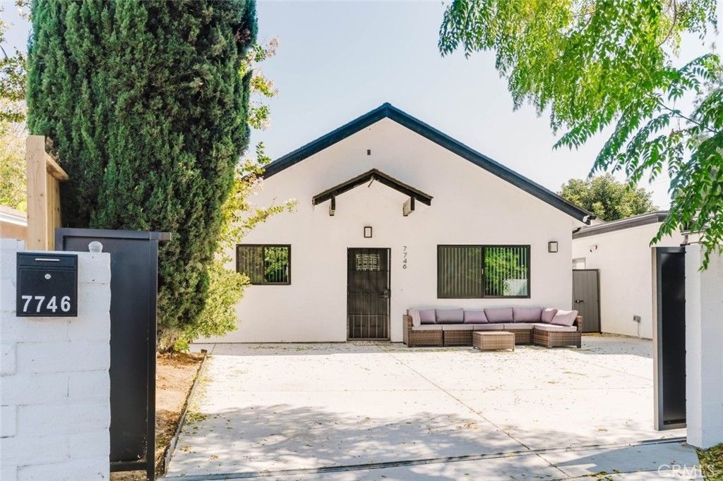 7746 Shadyspring Place, Burbank