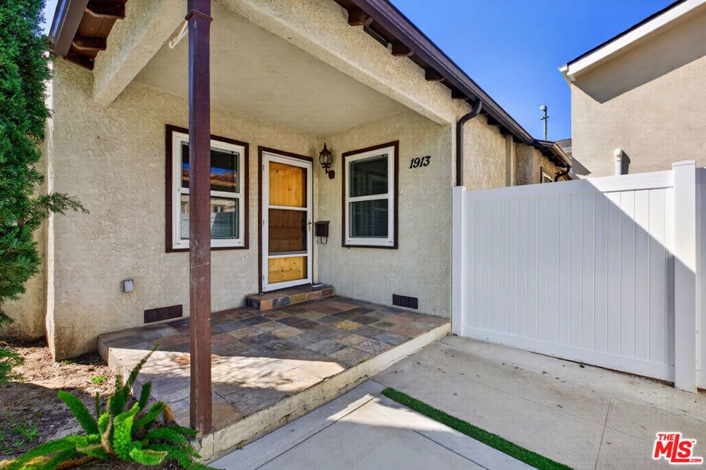 1913 N Manning Street, Burbank