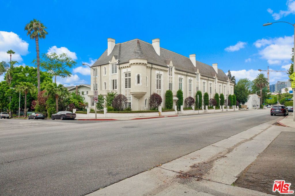 8262 Fountain Avenue # B, West Hollywood