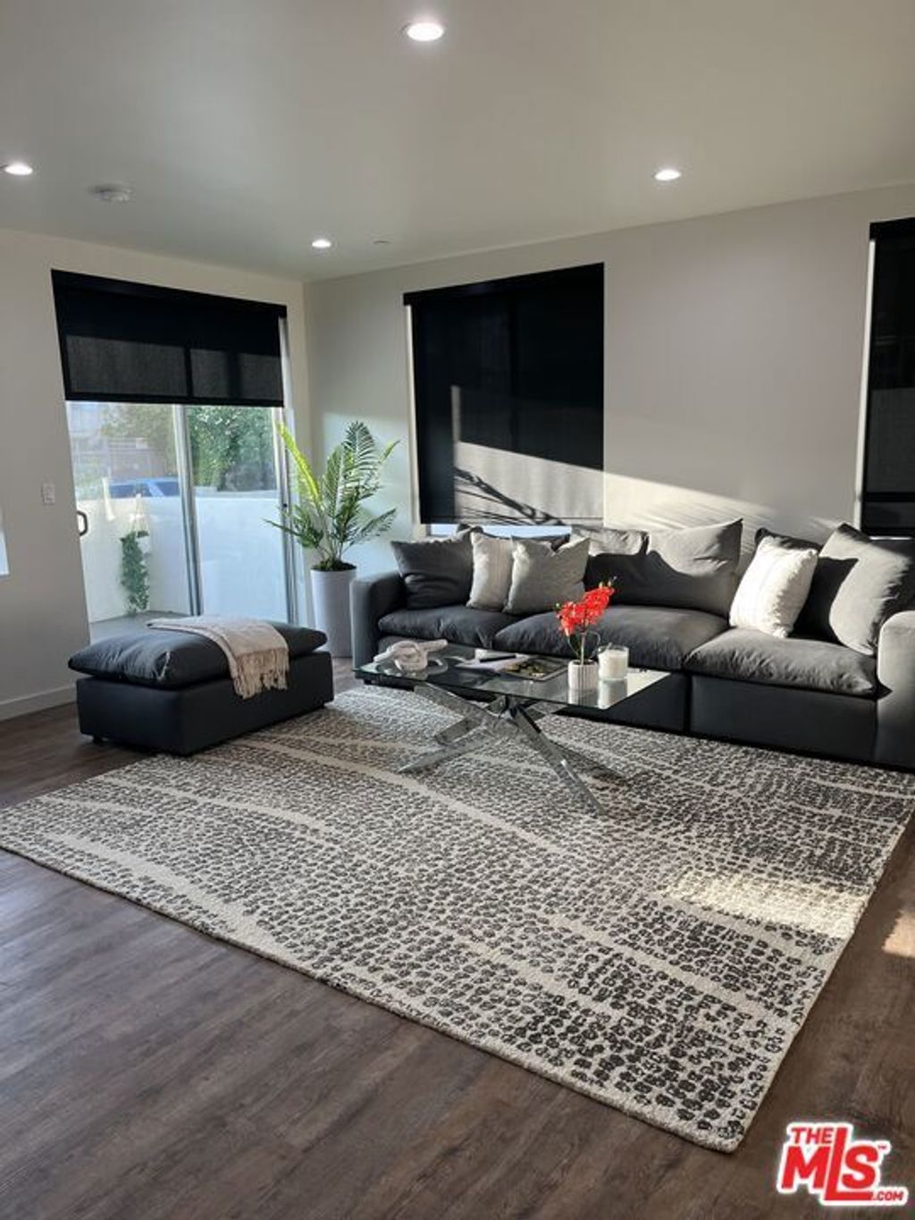 124 S Croft Avenue # 101, Los Angeles