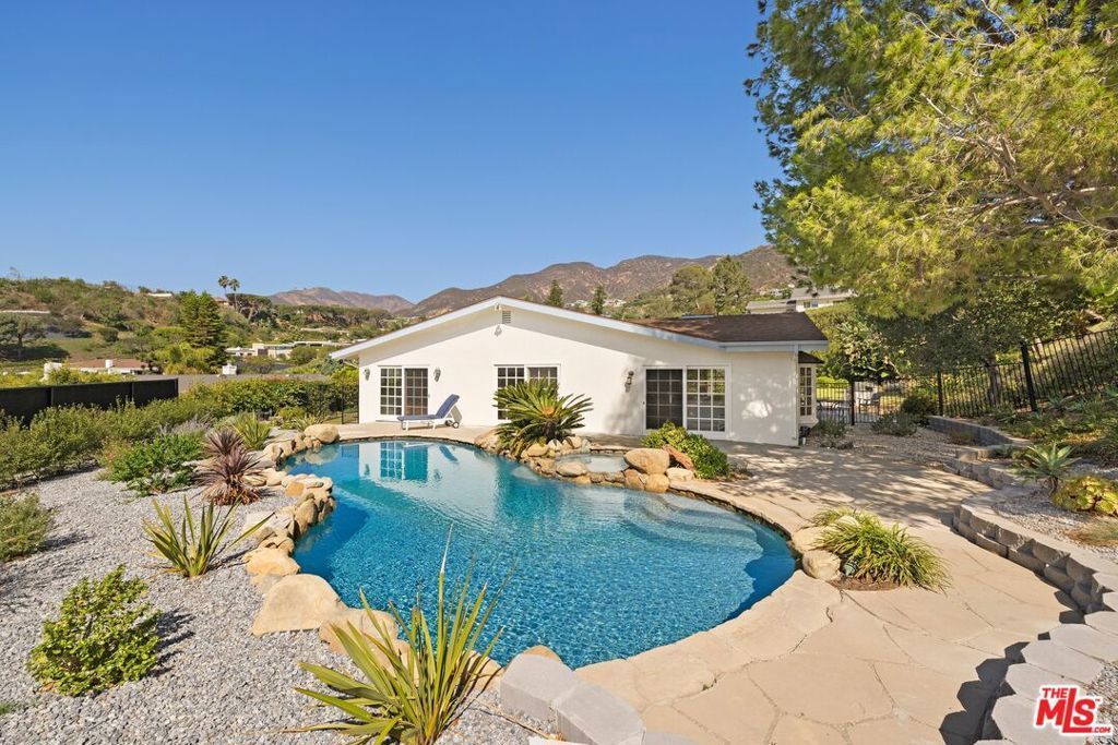250 Surfview Drive, Pacific Palisades