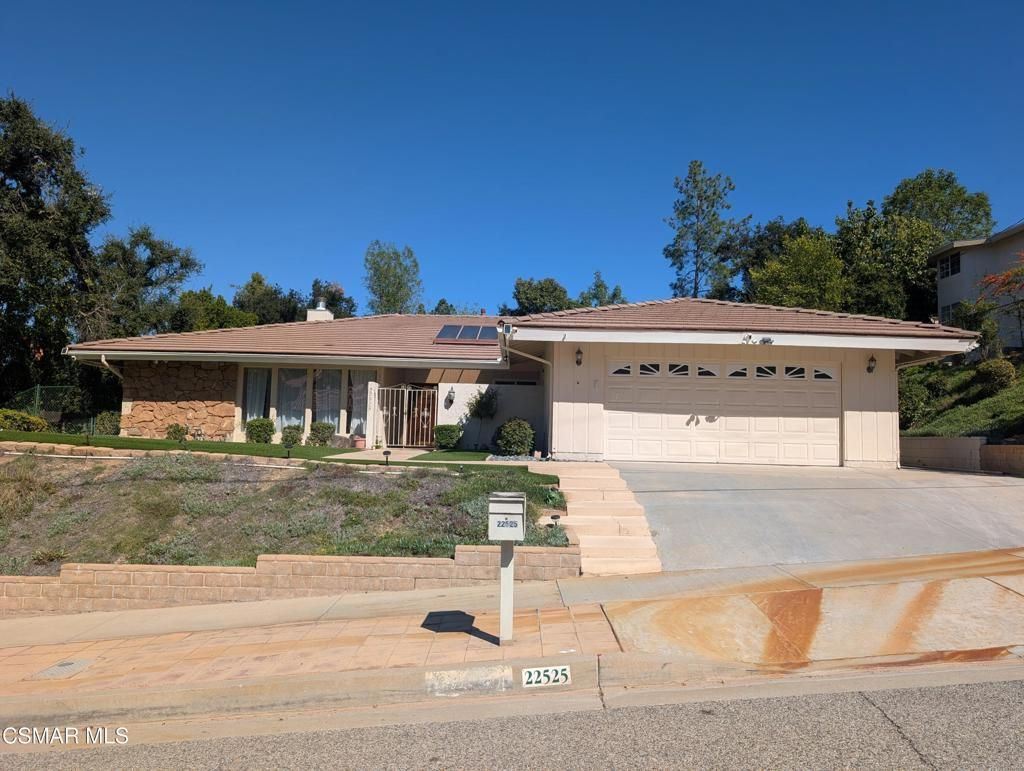 22525 Dardenne Street, Calabasas