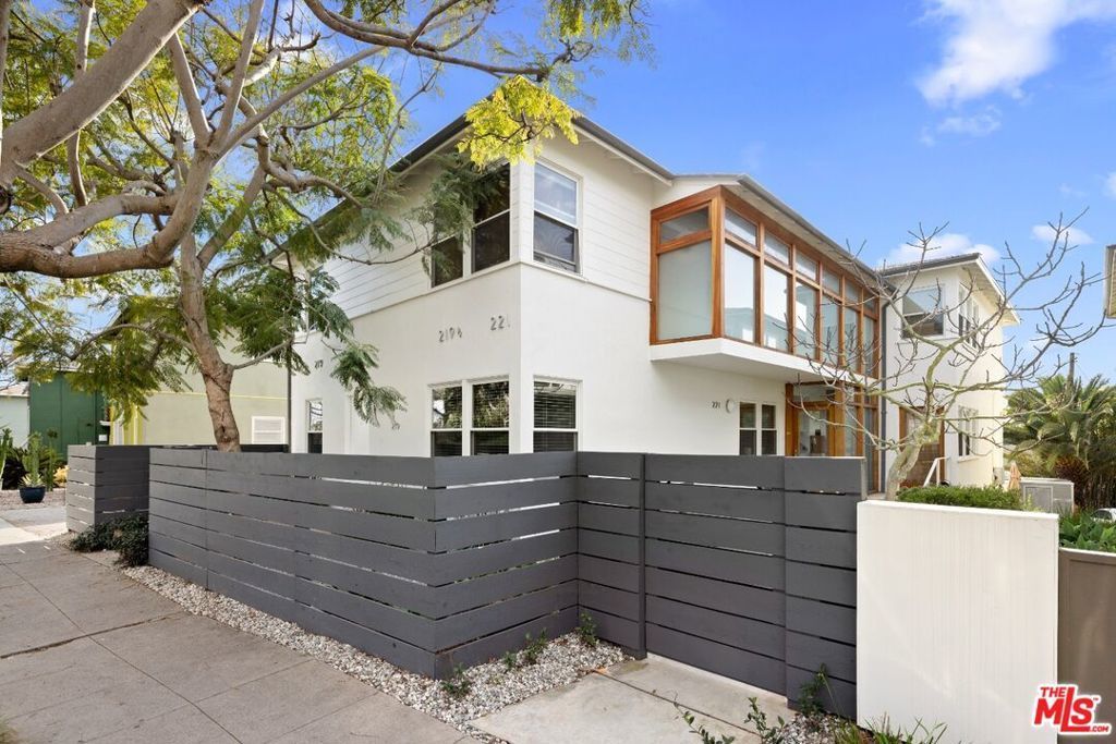 221 3rd Avenue, Venice