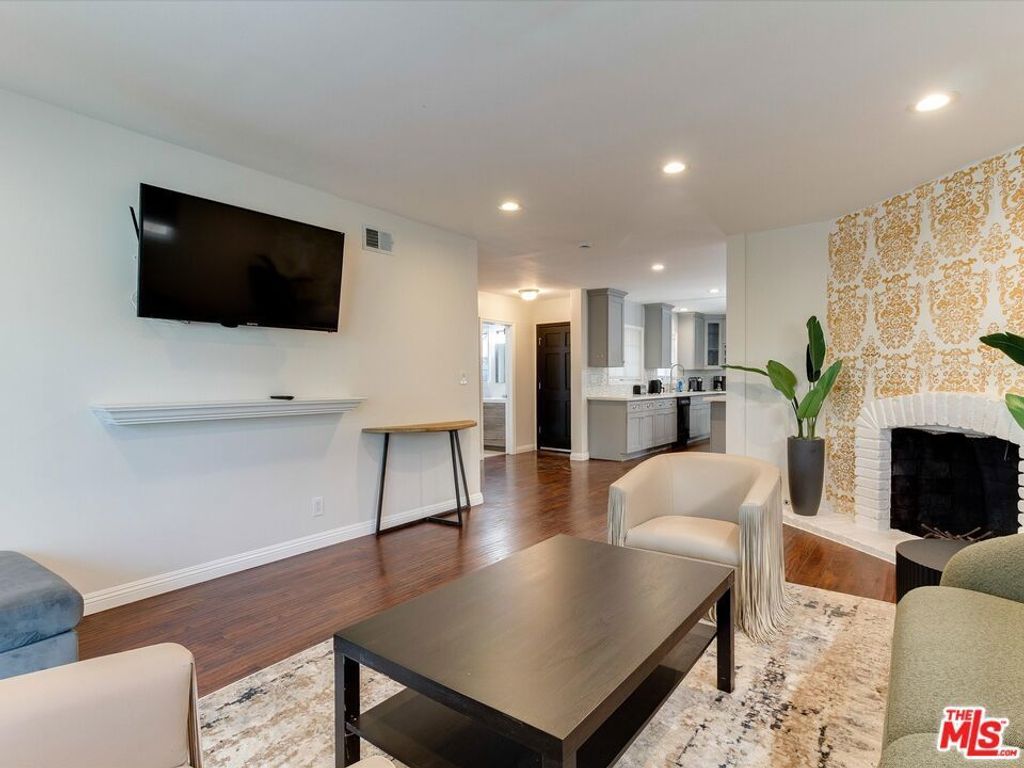 23109 Mariano Street, Woodland Hills