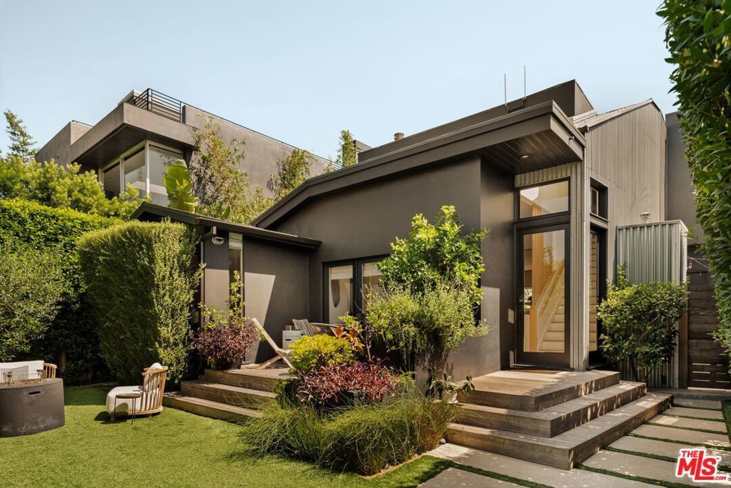 712 Nowita Place, Venice