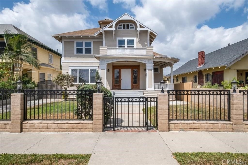 2913 Brighton Avenue, Los Angeles