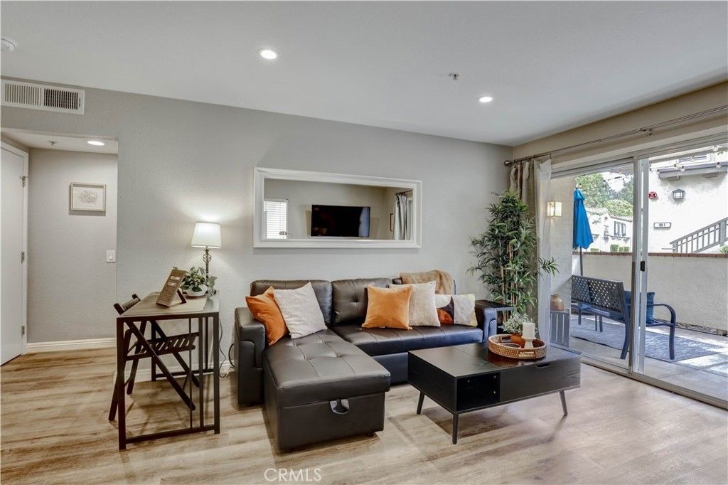 129 N Cross Creek, Orange
