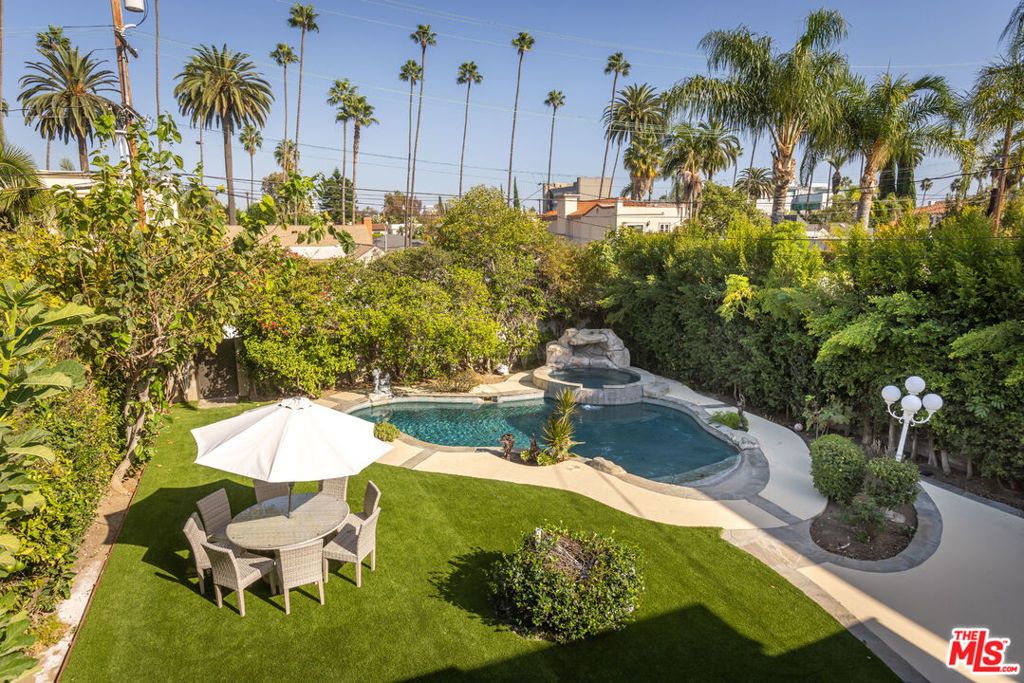 120 N Oakhurst Drive, Beverly Hills