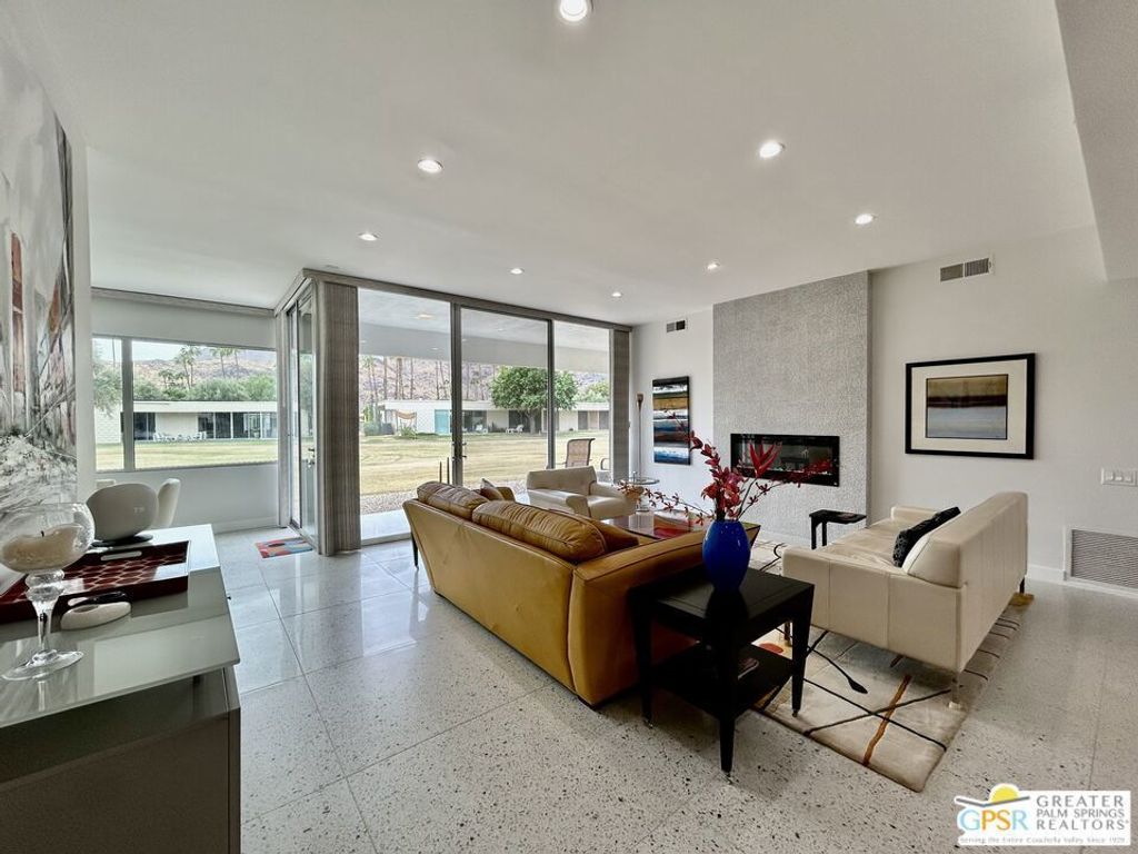 334 Desert Lakes Drive, Palm Springs