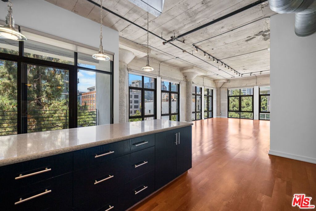 330 W 11th Street # 406, Los Angeles