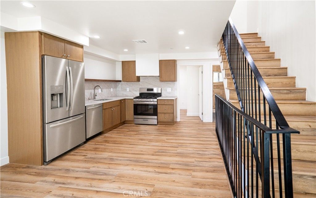 1122 N Beachwood Drive # 1/2, Los Angeles