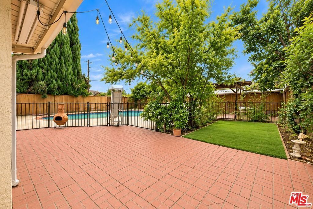 6848 Sylvia Avenue, Los Angeles