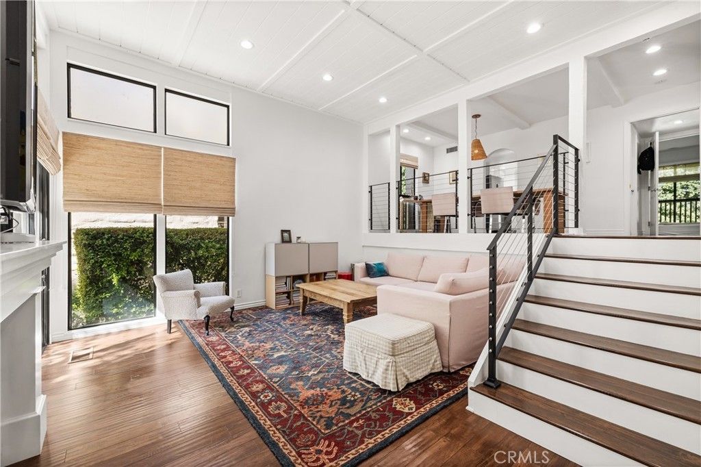 23473 Park Sorrento, Calabasas